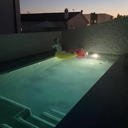 Vila Lura In Mit Pool Pula