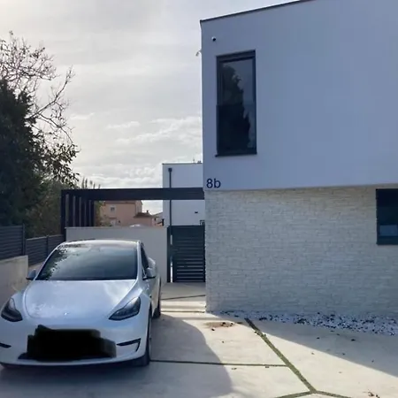 Vila Lura In Mit Pool Pula