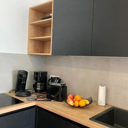 Lura In Mit Pool Pula