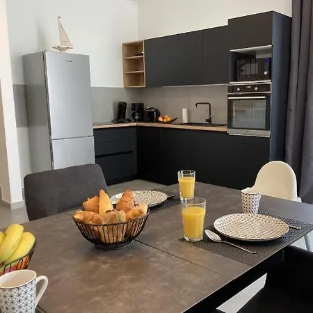 Lura In Mit Pool Pula