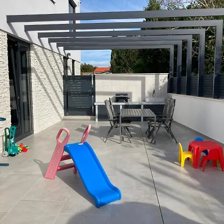 Lura In Mit Pool * Pula