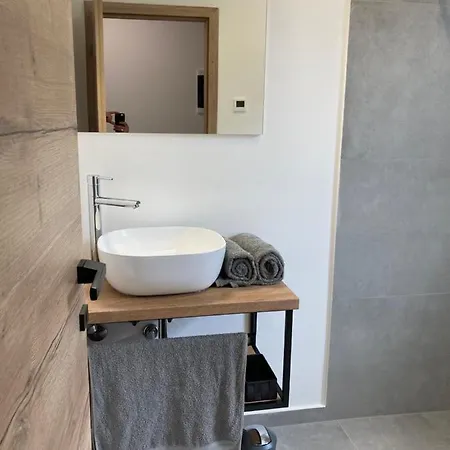 Lura In Mit Pool Vila Pula