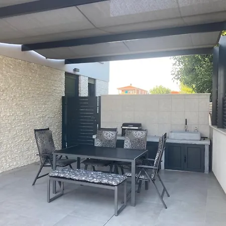 Vila Lura In Mit Pool