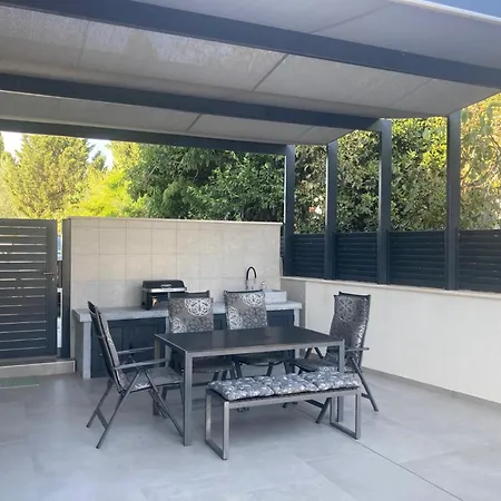 Lura In Mit Pool Vila *