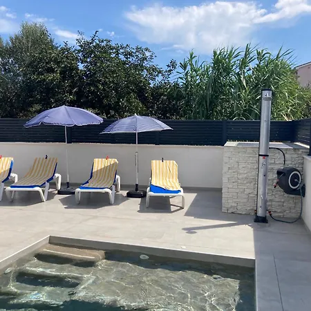 Lura In Mit Pool * Pula