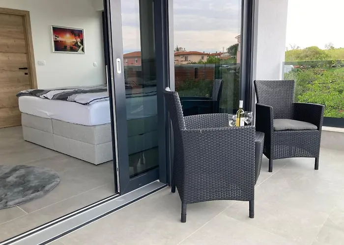 Lura In Mit Pool Vila *