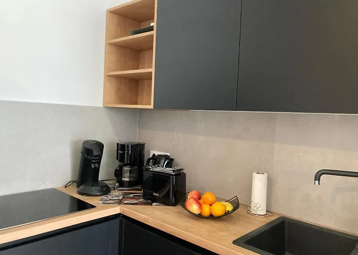 Lura In Mit Pool Pula