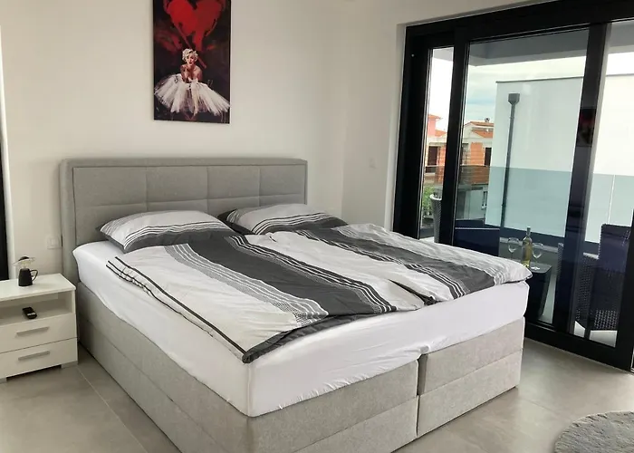 Lura In Mit Pool Vila Pula