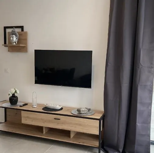 Lura In Mit Pool Vila *