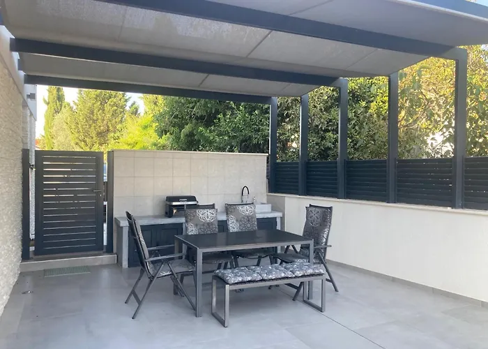 Lura In Mit Pool Vila *