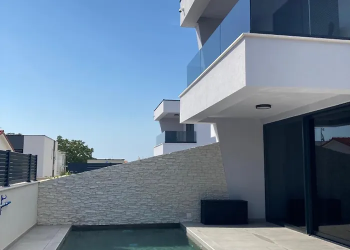 Vila Lura In Mit Pool *