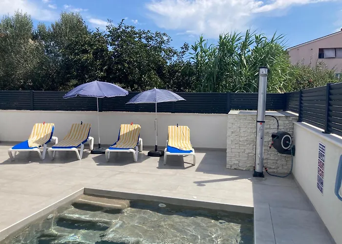 Lura In Mit Pool * Pula